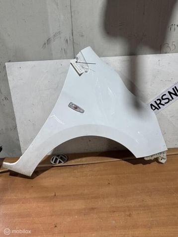 Rechter voorscherm wit Mitsubishi Space Star II ('13-'18) beschikbaar voor biedingen