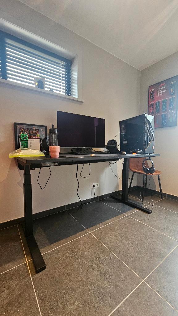 Ikea elektrische Mittzon bureau, Huis en Inrichting, Bureaus, Gebruikt, Bureau, Elektrisch, In hoogte verstelbaar, Ophalen