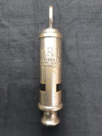 WWII Brits A.R.P. fluitje  beschikbaar voor biedingen