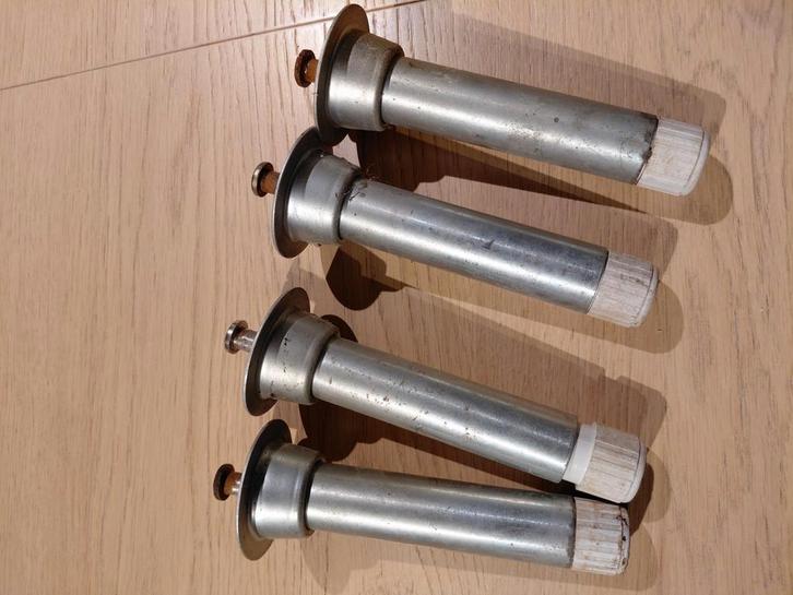 24 meubelpootjes Merk Kamar Figlio's Como Italy, Doe-het-zelf en Bouw, IJzerwaren en Bevestigingsmiddelen, Ophalen of Verzenden