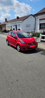 Toyota Aygo  2011  primaire propriétaire 57000km 1l essence, Autos, Toyota, Rouge, Achat, Boîte manuelle, Particulier