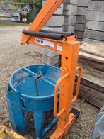 Pallethaak en betonkubels, Ophalen