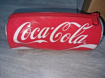 Coca-Cola ronde pennenetui beschikbaar voor biedingen