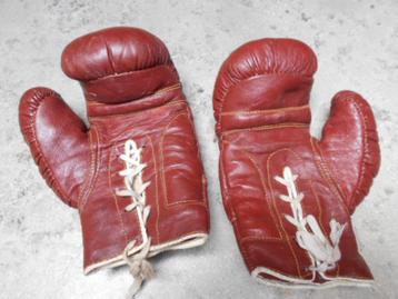 Vintage leder boks-handschoenen beschikbaar voor biedingen