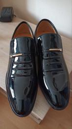 zwarte blinkende schoenen (nieuw) maat 44, te klein gekocht,, Kleding | Heren, Schoenen, Nieuw, Ophalen of Verzenden, Zwart, Gespschoenen