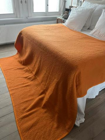 VINTAGE DEKEN GROOT BED DOFA 100 % WOL ZACHTORANJE beschikbaar voor biedingen