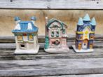 Kerstdorp huisjes 3 kersthuisjes keramiek. Prijs/set., Ophalen of Verzenden, Zo goed als nieuw