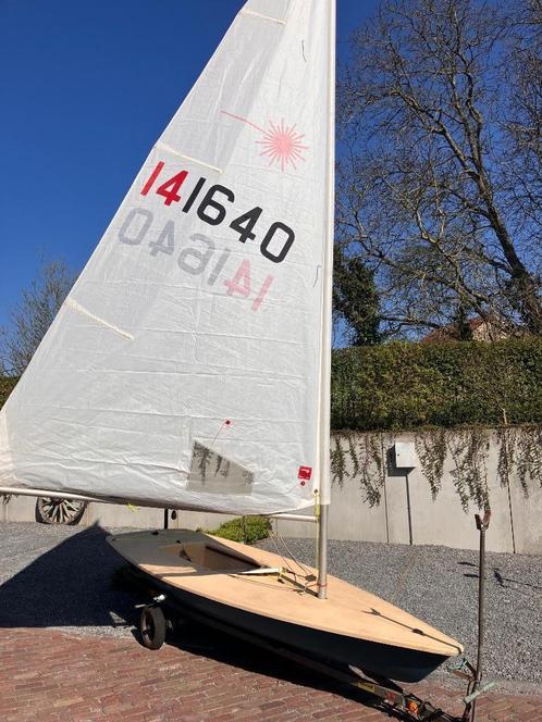 Laser zeilboot met weg- en strandtrailer, Watersport en Boten, Open zeilboten, Gebruikt, Laser, 3 tot 6 meter, Polyester, Ophalen