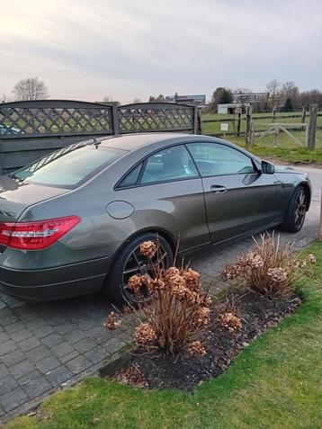 Mooie Mercedes E 2.2 CDI. Bouwjaar 2011.zie foto's, Euro 5, Achat, Série 200, Carnet d'entretien