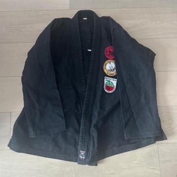 Kimono's en gordels beschikbaar voor biedingen