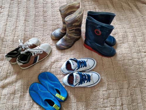 5 paires de chaussures pour enfants taille 30 Converse, Deca, Enfants & Bébés, Vêtements de bébé | Chaussures & Chaussettes, Comme neuf