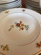 Eetservies Boch bloemen en gouden randje, Antiek en Kunst, Antiek | Servies compleet, Ophalen of Verzenden