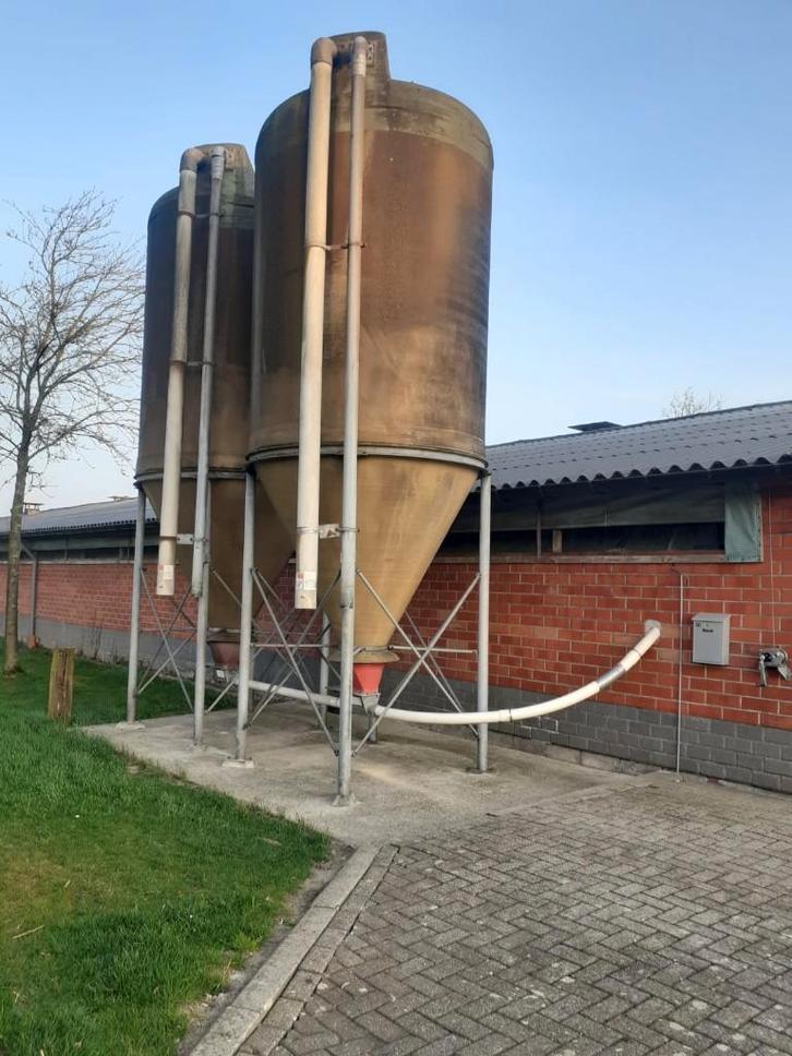 2 silos 8 tonnes, Articles professionnels, Agriculture | Aliments pour bétail, Enlèvement