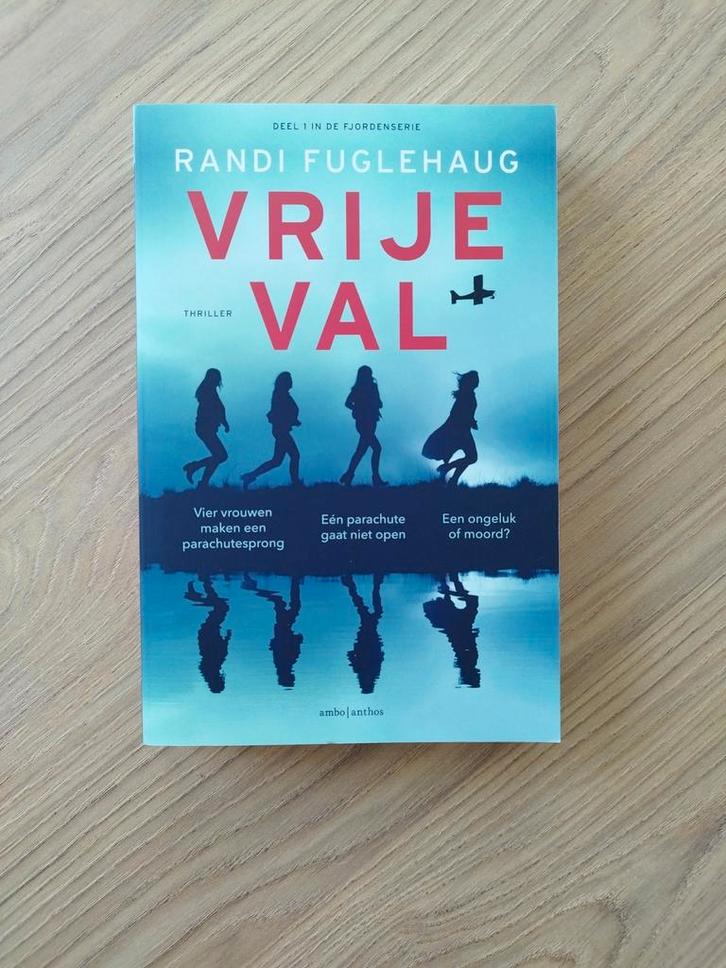 Boek te koop: Randi Fuglehaug - Vrije val, Boeken, Thrillers, Zo goed als nieuw, Europa overig, Ophalen of Verzenden