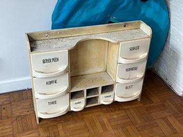 leuk vintage apotheek kastje  beschikbaar voor biedingen