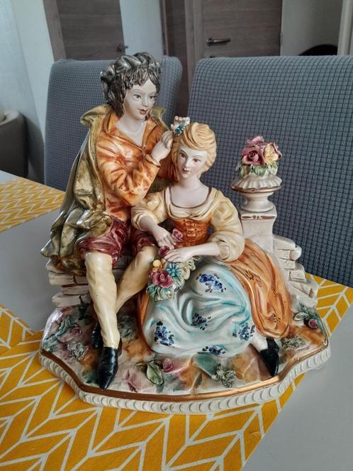 Capodimonte Porcelaine Couple Romantique grand modèle BE, Antiquités & Art, Curiosités & Brocante, Enlèvement ou Envoi