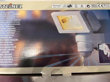 2x Automatisch licht beschikbaar voor biedingen