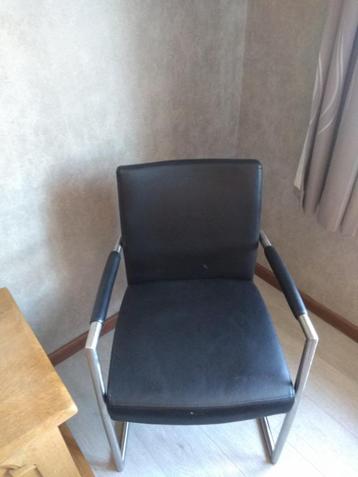 Fauteuil simili cuir noir