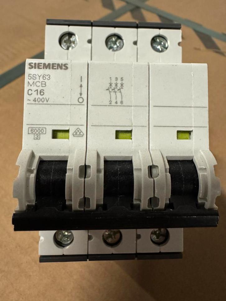 3 polige zekering 16A, Doe-het-zelf en Bouw, Elektriciteit en Kabels, Nieuw, Verzenden