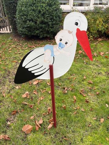 Geboortebord: houten ooievaar met baby blauw beschikbaar voor biedingen