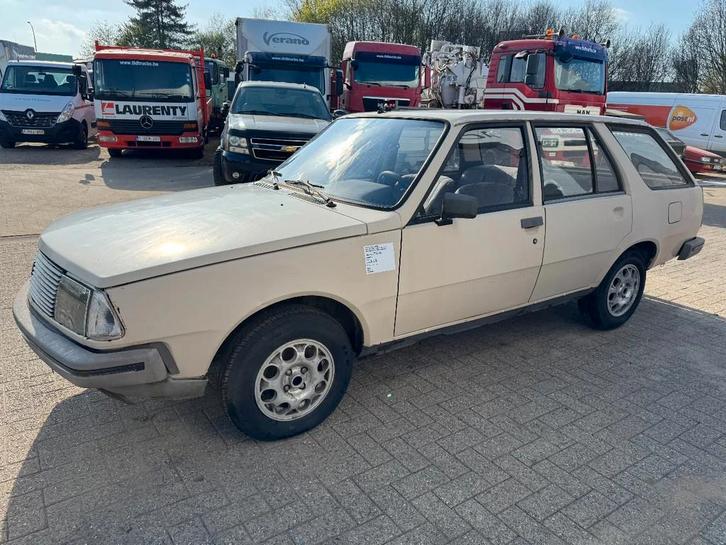 Renault 18 *ESSENCE-PETROL* (bj 1983), Auto's, Oldtimers, Bedrijf, Te koop, Renault, Benzine, Break, 3 deurs, Handgeschakeld, Beige