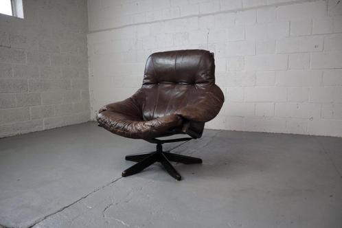 Leather swivel lounge chair by Gerald Easden for Module, Antiquités & Art, Antiquités | Meubles | Chaises & Canapés, Enlèvement