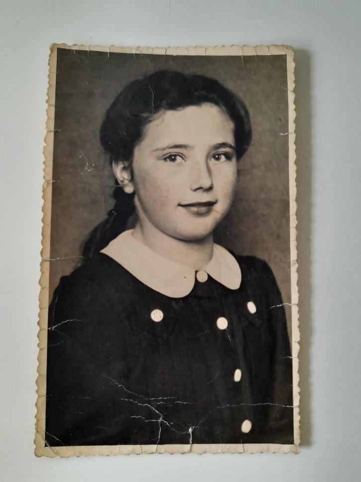 Postkaart - portret jong meisje,  1930, Verzamelen, Postkaarten | Themakaarten, Ongelopen, 1920 tot 1940, Kinderen, Ophalen of Verzenden