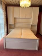Houten slaapkamerbed en aangehechte kast, Ophalen, Zo goed als nieuw, Tweepersoons, Tijdloos