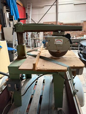 Zaagmachine op drijfkracht beschikbaar voor biedingen