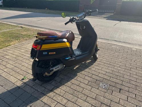 Niu NQI Sport - klasse B scooter, Fietsen en Brommers, Brommers | Overige merken, Zo goed als nieuw, Klasse B (45 km/u), Ophalen of Verzenden