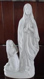 Statue de Marie avec Bernadette. Biscuit véritable. numéroté, Antiquités & Art, Antiquités | Objets religieux, Enlèvement ou Envoi