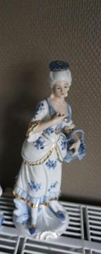 Postuurtje - Vrouw, Antiek en Kunst, Antiek | Porselein, Ophalen