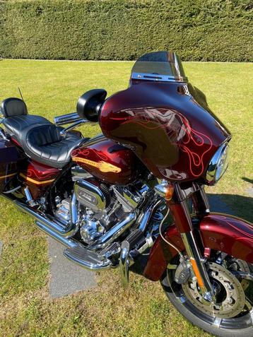 Harley- Davidson Street Glide cvo 2010, Tourisme, Plus de 35 kW, 2 cylindres, Particulier