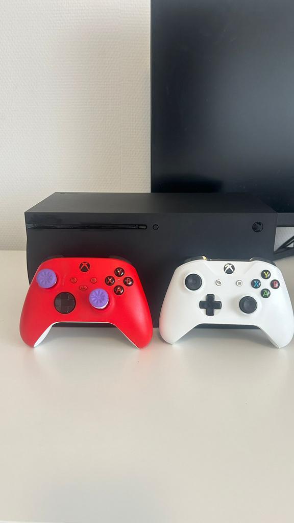 Xbox serie X, Games en Spelcomputers, Spelcomputers | Xbox One, Zo goed als nieuw, Xbox One X, 1 TB, Met 2 controllers, Ophalen