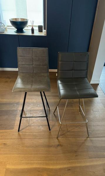 Lot de deux chaises hautes - 65 cm 