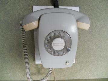 vaste telefoon met draaischijf beschikbaar voor biedingen