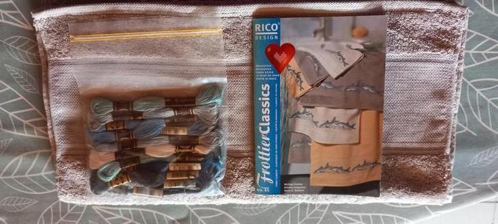 Borduurpakket, kruissteekpakket, borduren badhanddoek DMC, Hobby en Vrije tijd, Borduren en Borduurmachines, Nieuw, Ophalen
