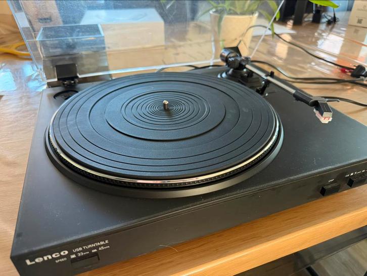 Lenco L-300 platenspeler, Audio, Tv en Foto, Platenspelers, Gebruikt, Platenspeler, Overige merken, Pitch-regelaar, USB-aansluiting