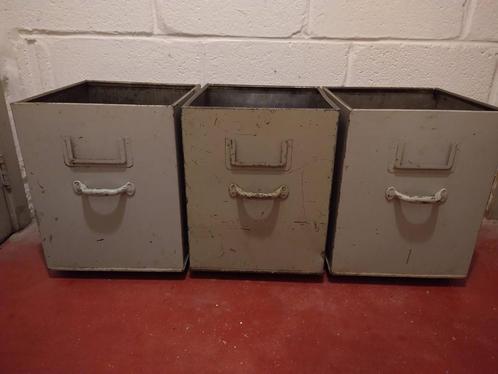 3 ijzeren bakken op wieltjes, Huis en Inrichting, Woonaccessoires | Overige, Gebruikt, Ophalen