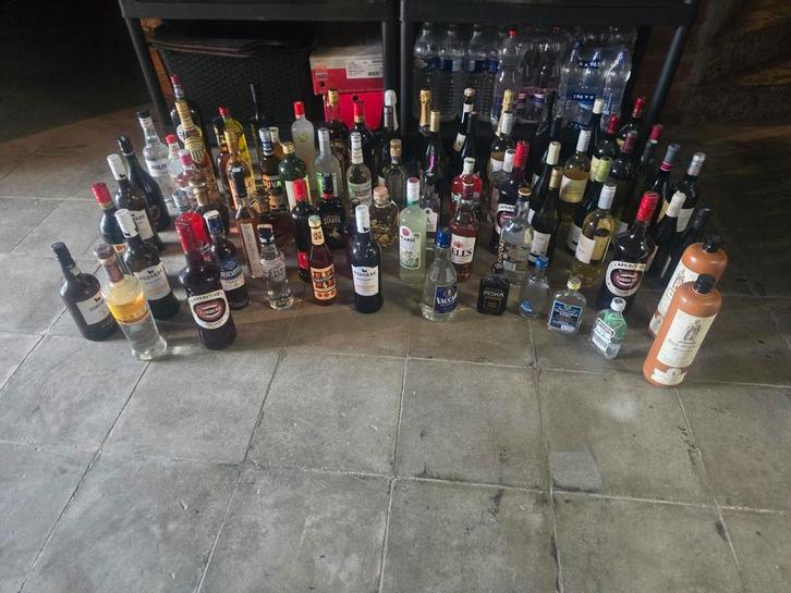 Gros lot de 81 bouteilles alcool, vin,cava,champagne,scelle, Diversen, Levensmiddelen, Ophalen