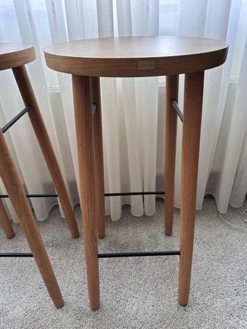 Twee houten barkrukken van Hübsch Scandinavian design co beschikbaar voor biedingen