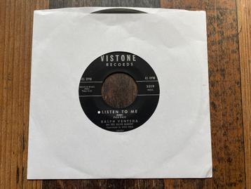 Vintage vinyl 45' s. beschikbaar voor biedingen