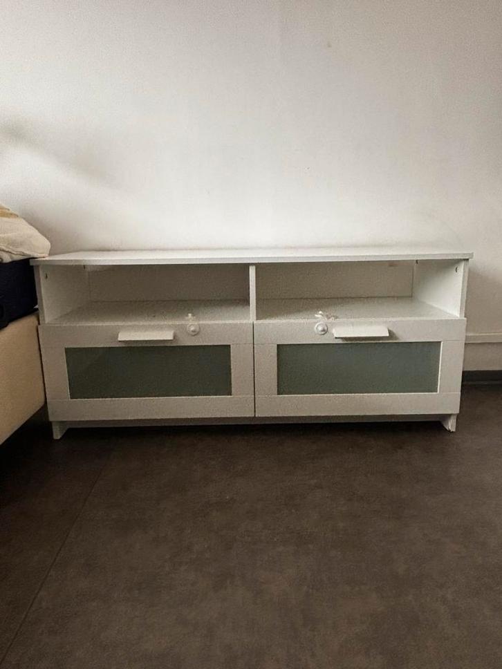 Meuble tv ikea, Maison & Meubles, Armoires | Mobilier de télévision, Comme neuf, Enlèvement ou Envoi