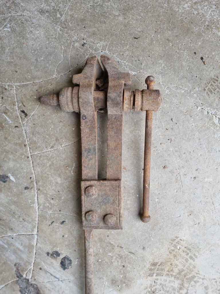 ETAU DE FORGERON, Enlèvement