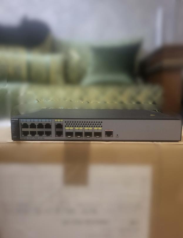 Switch Huawei S5720 POE, Computers en Software, Netwerk switches, Ophalen of Verzenden