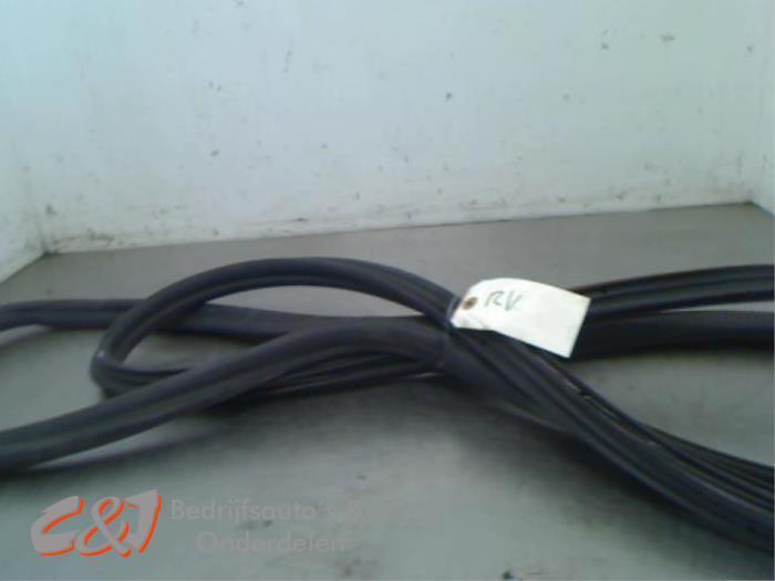 Portierrubber 2Deurs rechts van een Mercedes Vito, Auto-onderdelen, Carrosserie, Mercedes-Benz, Gebruikt, 3 maanden garantie, Ophalen of Verzenden