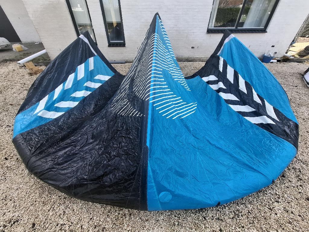 PLKB Swell V4, 15m2, 2022 (kite only; geen bar/lijnen), Watersport en Boten, Kitesurfen, Gebruikt, 15 m², Geen board, Ophalen of Verzenden