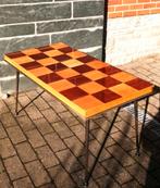 table basse décorée par des carrés, Maison & Meubles, Tables | Tables de salon, 100 à 150 cm, Enlèvement, Utilisé, 50 à 100 cm