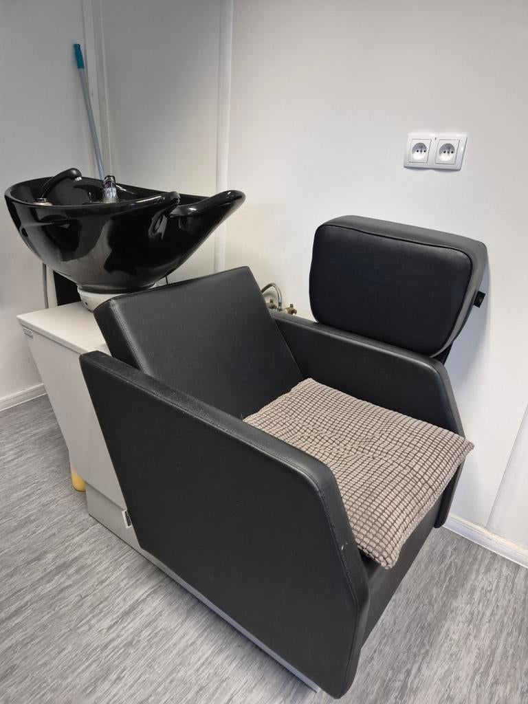 Wasunit kapper haar wassen zwart, Ophalen