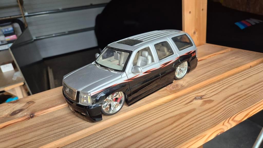 Jada toys DUB City, 1/18. Cadillac Escalade, Enlèvement